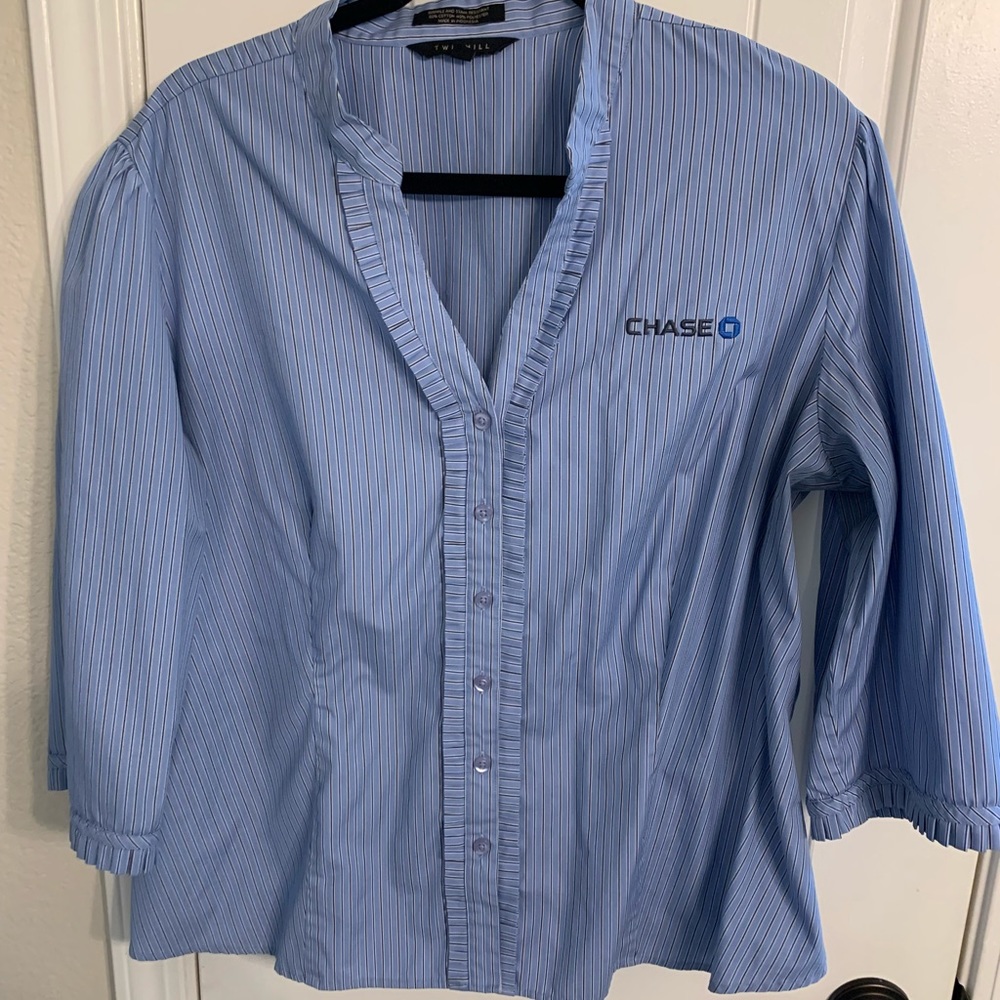 Button down chase top